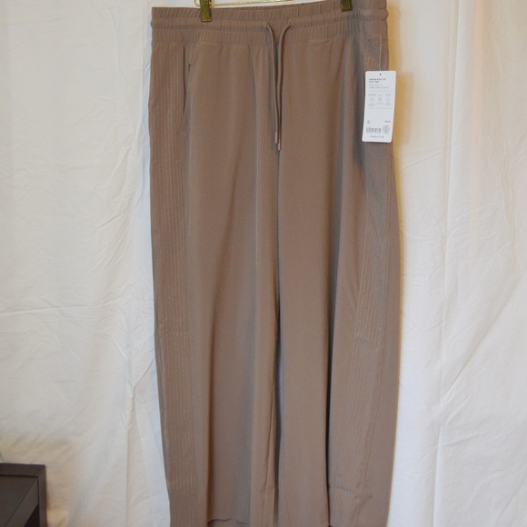 NWT Athleta Avenue Wide Leg Crop Sz 12 Pyrite Color item #657598 - Picture 7 of 12